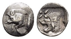 MYSIA.Kyzikos.(Circa 525-475 BC).Obol.

Obv : Forepart of boar left, E (retrograde) on shoulder, tunny behind.

Rev : Head of roaring lion left.

Weig...