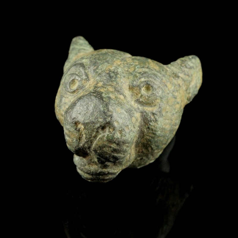 Roman Panther Head
1st-3rd century CE
Bronze, 21 mm

Very fine condition.
E...