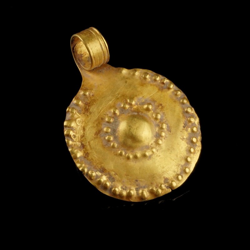 Roman Gold Pendant
1st-3rd century CE
Gold, 22 mm, 0,89 g
Intact and wearable...