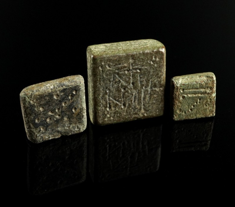 Byzantine Weights
6th-12th century CE
Bronze., 10-16 mm, 2,10-14,88 g

Very ...