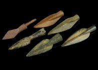 6 Arrowheads
Ancient-Medieval
Bronze, Iron, 34-38 mm
Different types.
Very fine condition.
Ex. Coll. M.A., acquired at the austrian art market.