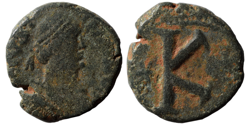 Justinian I, 527-565. Half Follis (bronze, 8.03 g, 21 mm), Rome. [..]IVST[..] Di...
