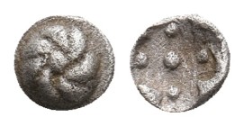 Ionia, Erythrai mint AR Tetartemorion. Circa 510-494 BC.
Obv. Rosette with central pellet
Rev. Stellate pattern of five pellets within quadrilobe in...