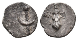 ASIA MINOR. Uncertain mint. (1st century BC). AR Obol.
Obv: Horizontal crescent, its horns upwards, over thyrsos.
Rev: ΘΚ-Σ
Club.
Unpublished in t...