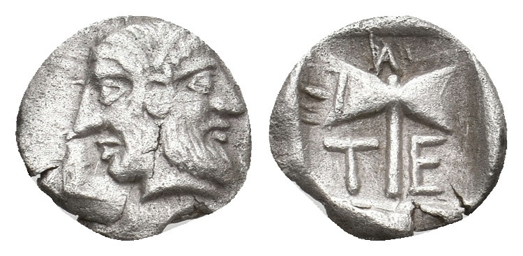 TROAS. Tenedos. (Late 5th-early 4th centuries BC). AR Obol.
Obv: Janiform head ...
