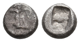 PERSIA. Achaemenid Empire. Time of Darios I to Xerxes I (505-480 BC). 1/4 AR Siglos. Sardes.
Obv: Persian king or hero, with quiver over shoulder, in...