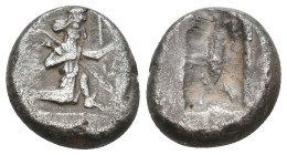 PERSIA. Achaemenid Empire. Time of Darios I to Xerxes II (485-420 BC). AR Siglos. Sardes.
Obv: Persian king in kneeling-running stance right, holding...
