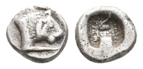 CARIA. Mylasa (520-490 BC). AR Hemiobol.
Obv: Forepart of lion right.
Rev: Incuse
SNG Kayhan 931 (type left; 1/6 stater)
Condition:Fine/VF
Weight...
