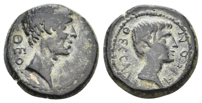MACEDON, Thessalonica. Augustus with Divus Julius Caesar, 27 BC-14 AD. AE.
Obv:...