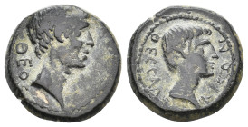 MACEDON, Thessalonica. Augustus with Divus Julius Caesar, 27 BC-14 AD. AE.
Obv: ΘΕΟϹ.
Bare head of Caesar, right.
Rev: ΘΕϹϹΑΛΟΝΙΚΕΩΝ.
Bare head of...