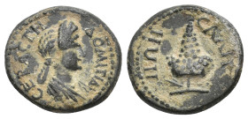 LYDIA, Sala. Domitia, 82-96 AD. AE.
Obv: ΔΟΜΙΤΙΑ ϹƐΒΑϹΤΗ. Draped bust of Domitia (queue), right.
Rev: ϹΑΛΗΝΩΝ.
Bunch of grapes.
RPC 1345.
Conditi...