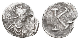 ANONYMOUS. Time of Justinian I, 527-565 AD. AR, Half Siliqua. Constantinople.
Obv: Draped and cuirassed bust of Constantinopolis to right, wearing cr...