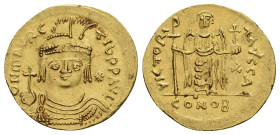MAURICE TIBERIUS, 582-602 AD. AV, Solidus. Constantinople.
Obv: δ N MAVRC TIЬ P P AVG.
Draped and cuirassed facing bust, wearing plumed helmet and h...