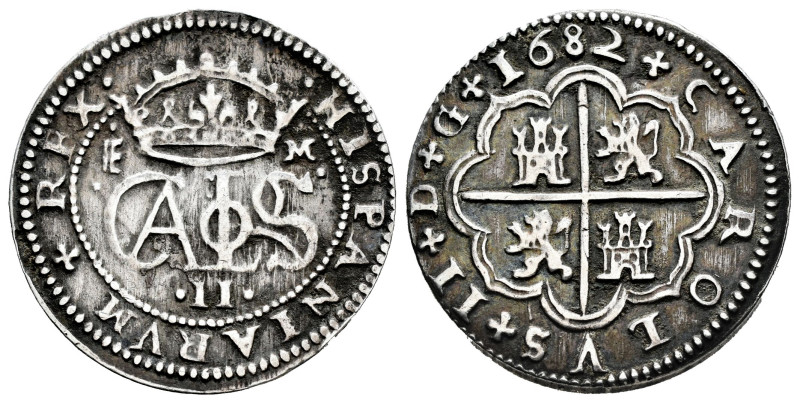 Charles II (1665-1700). 2 reales. 1682. Segovia. M. (Cal-442). Ag. 5,83 g. Scarc...