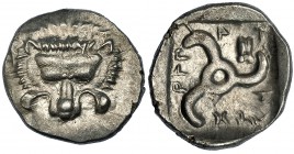 LYCIA. Mithrapata. Dióbolo (460-360 a.C.). A/ Cabeza de león de frente. R/ Trisquel dentro de cuadrado incuso. AR 1,44 g. COP-27 vte. EBC/EBC-.