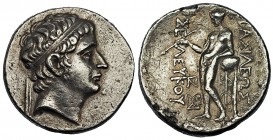REINO SELÉUCIDA. Seleuco II. Tetradracma (246-225 a.C.). A/ Busto diademado a der. R/ Apolo apoyado sobre trípode y sosteniendo flecha; monogramas en ...