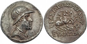 BACTRIA. Eucrátides. Tetradracma (171-145 a.C.). A/ Busto a der. con casco adornado con oreja y cuerno de toro. R/ Los dioscuros galopando a der. con ...