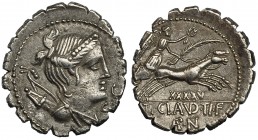 CLAUDIA. Denario. Roma (79 a.C.). R/ Victoria con corona y palma en biga a der.; debajo número. FFC-567. SB-5. Ligeramente descentrada. MBC+.
