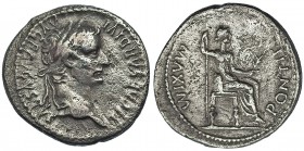 TIBERIO. Denario. Lugdunum (36-37). A/ Busto laureado a der. R/ Livia sentada a der. en silla con patas ornamentadas y sobre línea; PONTIF MAXIM. RIC-...