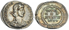 CONSTANCIO II. Silicua. Sirmium (355-361). A/ Busto diademado, drapeado y con coraza a der. R/ Dentro de corona: VOTIS/XXX/MVLTIS/XXXX dentro de coron...