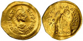 JUSTINO II. Tremissis. Constantinopla (565-578). A/ Busto diademado, drapeado y con coraza a der.; D.N. IVSTINVS. P.P. AVG. R/ Victoria inscribiendo e...