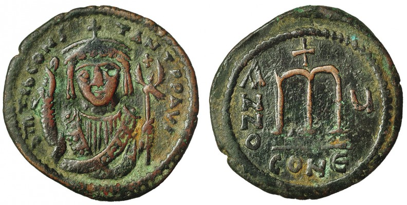 TIBERIO II CONSTANTINO. Follis. Constantinopla. Oficina ϵ. Año 4 (579). DOC-11e....