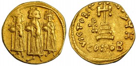 HERACLIO, HERACLIO CONSTANTINO Y HERACLONAS. Sólido. Constantinopla, H (610-641). R/ Cruz sobre pedestal de tres escaños, CONOB debajo y monograma a l...