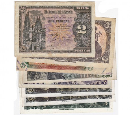 Lote de 10 billetes. 2 pesetas, abril 1938; 5 pesetas (9), 1937, 1938, 1945, 194...