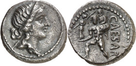 (47-46 a.C.). Julio César. Denario. (Spink 1402) (S. 12) (Craw. 458/1). 3,62 g. MBC+.