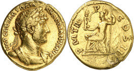 (121-123 d.C.). Adriano. Áureo. (Spink 3411 var) (Co. 1097 var) (RIC. 537) (Calicó 1333 var). Agujero tapado. 7,23 g. (MBC).