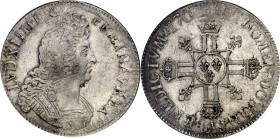 Francia. 170(...). Luis XIV. A (París). 1 ecu. (Kr. 360.1) (Gad. 224). Acuñada sobre otro tipo de ecu, París 1701. En cápsula de la NGC como AU Detail...