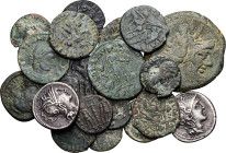 Lote de 17 bronces del Bajo Imperio, incluye 1 as y 2 denarios republicanos. Total 20 monedas. A examinar. BC-/MBC+.