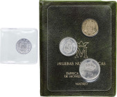 1941 y 1977. Franco y Juan Carlos I. Carterita de la FNMT y una moneda de 5 céntimos. S/C.