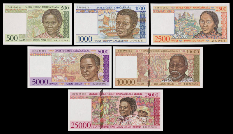 Madagascar. s/d (1994-1995, 1998). Banco Central. 500, 1000, 2500, 5000, 10000 y...