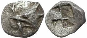 Greek
MYSIA. Kyzikos. (600-500 BC).
AR Hemiobol (6.5mm 0.47g).
Obv: Tunny head left, with fish in mouth
Rev: Quadripartite incuse square.
Von Fri...