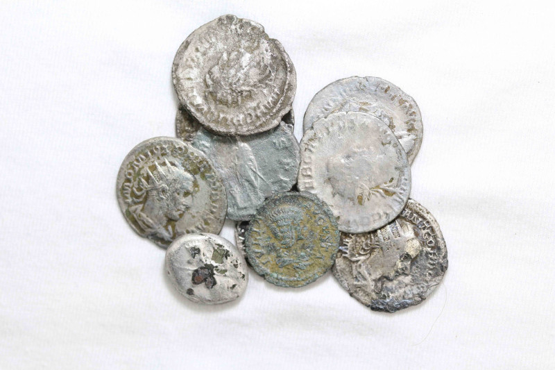 10 pieces mixed coins / SOLD AS SEEN, NO RETURN!