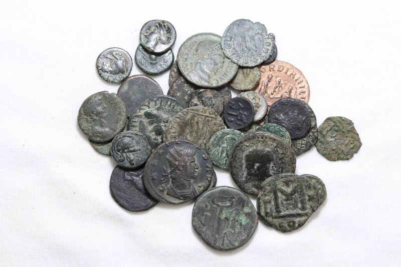 32 pieces mixed coins / SOLD AS SEEN, NO RETURN!