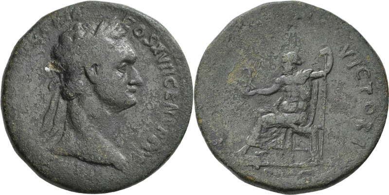 Domitian (69 - 81 - 96): Æ-Sesterz. Büste mit Lorbeerkranz Jupiter hält Victoria...