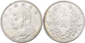 China: 1 Dollar (Yuan) Präsident Yuan Shih-kai, Year 3 (1914), KM# Y 329. Gewicht 26,69 g. Leichte Randfehler, Kratzer, sehr schön+.
 [differenzbeste...