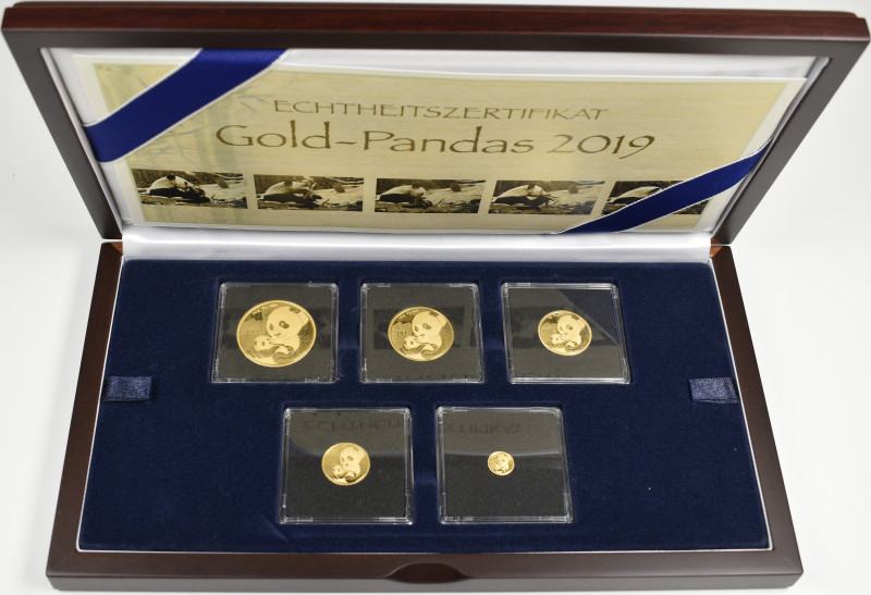 China - Volksrepublik: Set 5 x Gold-Panda 2019, dabei: 500 Yuan (30g), 200 Yuan ...