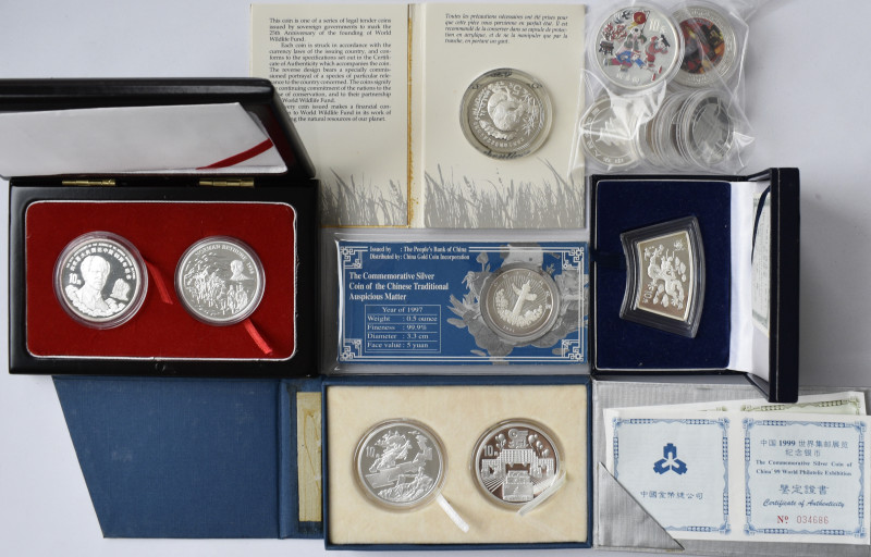China - Volksrepublik: Kleines Lot mit 13 Münzen und 2 Tradedollar 1997. Dabei 1...