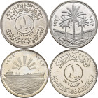 Irak: Dinar 1972, 25 Jahre Zentralbank (KM# 137), dabei noch Dinar 1973 Öltanker Kirkut (KM# 140), jeweils in den original Etuis der Zentralbank. Lot ...