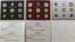 Vatikan: Johannes Paul II. 1978-2005: Lot 3 Kursmünzensätze (KMS) aus dem Vatikan 2003, 2004 und 2005. Alle in Blister wie verausgabt, Stempelglanz.
...