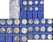 ECU Münzen & Medaillen: Kassette mit 29 ECU/EURO Münzen/Medaillen, teils Doppelwährungen. Überwiegend Silber mit Zertifikaten dabei.
 [differenzbeste...
