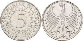 Bundesrepublik Deutschland 1948-2001: 5 DM Kursmünze 1958 J, nur 60.000 Ex., Jaeger 387. Kleine Kratzer, selten in dieser Erhaltung, fast vorzüglich....