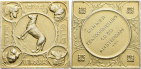 Medaillen alle Welt: Niederlande/Amsterdam: Vergoldete Silberklippe 1930, signiert Seeger, Preismedaille Gewinner der Hundeausstellung, 48,7 x 48,7 mm...