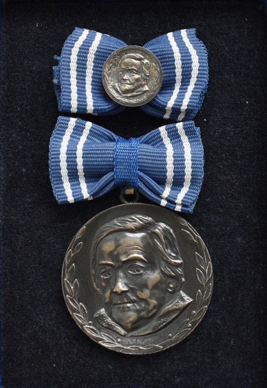 Medaillen Deutschland - Personen: Zetkin, Clara: Silberfarbene Medaille, Model 1...