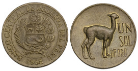 Perù, 1 Sol de Oro 1968 (28mm, 8.90g). Emblem. R/ Vicuña standing r. KM 248. Good VF