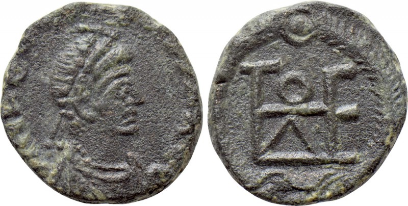 THEODOSIUS II (402-450). Nummus. Constantinople or Nicomedia. 

Obv: D N THEOD...