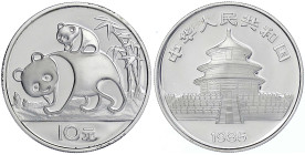 CHINA und Südostasien - China - Volksrepublik, seit 1949
10 Yuan Panda 1985. Panda mit Jungem auf dem Rücken. In Kapsel. Polierte Platte, etwas berüh...